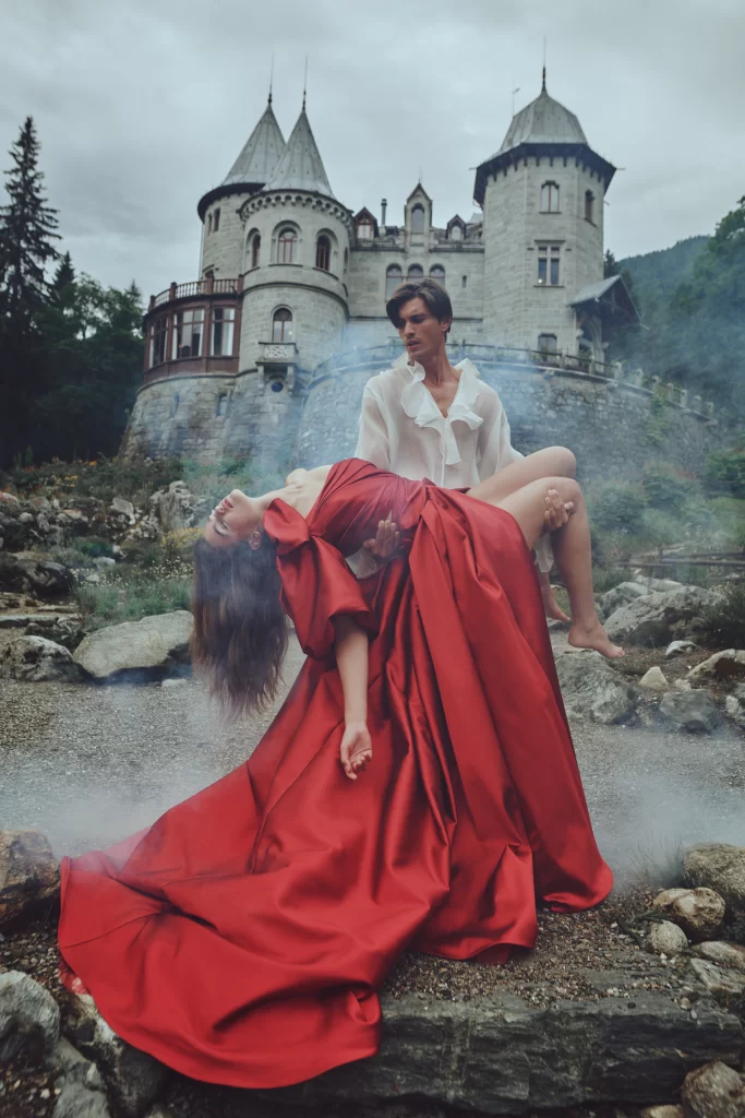 Modello Profitterol - Love a Vampire - collezione sposa 2023 Alessandro angelozzi couture (1